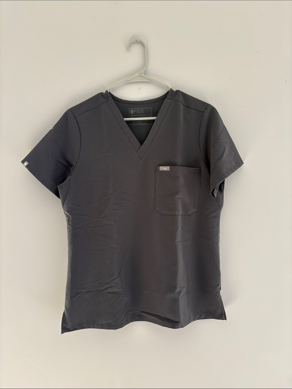 Figs Women's V-Neck Short Sleeve Scrub Top — Charcoal